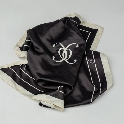 Elle silk scarf black